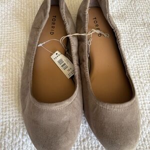 Torrid Women's Taupe Flats size 10.5